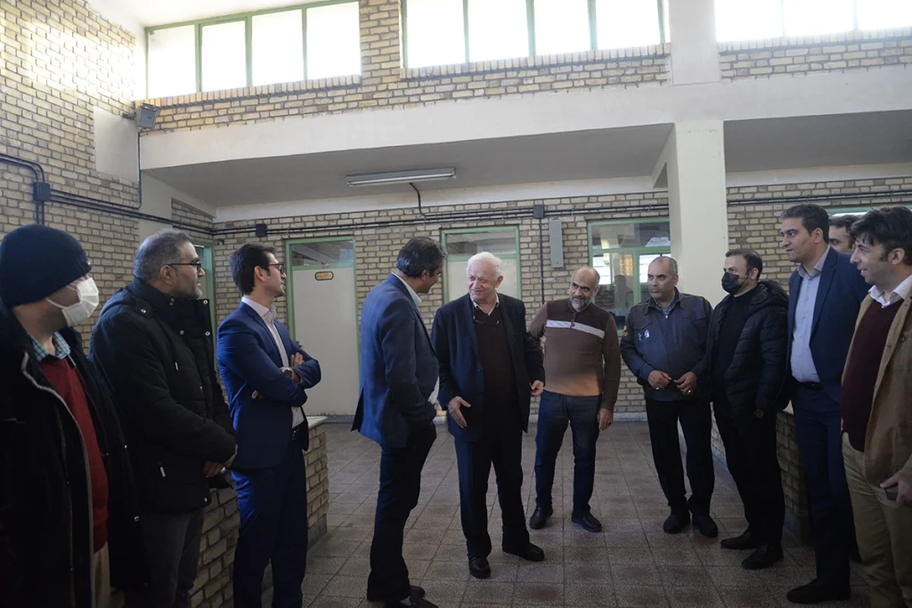 بازدید عوامل هلدینگ مشفق از کارخانه صنایع توری کاشان